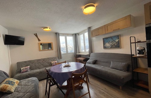 Le Super-Sauze Apartment | Inviting Studio Enchastrayes: Family-Friendly Flat for 5
