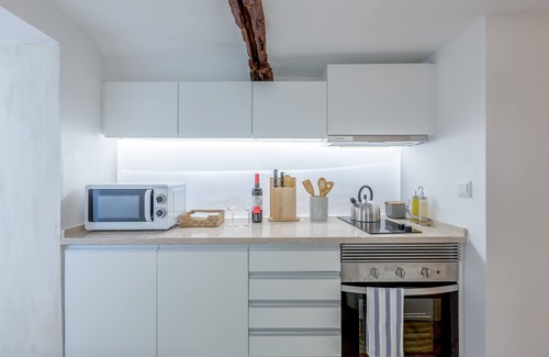 Socorro Apartment | Renovated Baixa Apartment with Kitchen & Breakfast Included