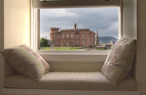 Inverness City Centre House | Elegant Victorian Villa in Riverside with Breakfast Included