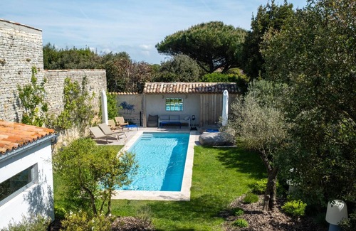 Ars-en-Re House | Renovated village houses designed like a hotel