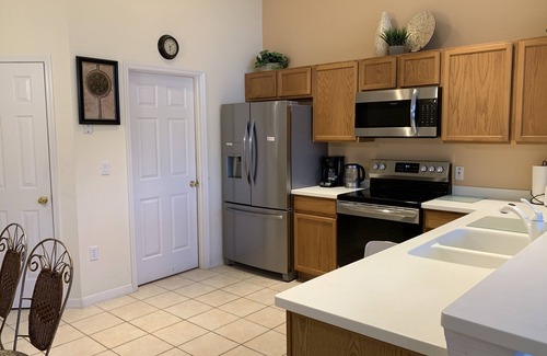 Eagle Pointe South House | Charming Waterfront 3Bd/2B Home Near Disney & Shops