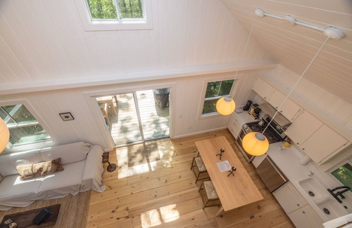 Belfast House | Inviting Woodland Retreat with Deck & Firepit near Swan Lake