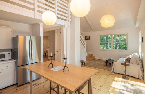 Belfast House | Inviting Woodland Retreat with Deck & Firepit near Swan Lake