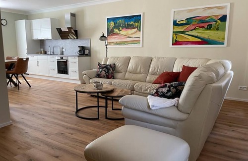 Mettlach House | Renovated Holiday Home with Heated Indoor Pool & Spa