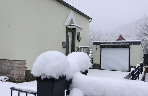 Gemund House | Cozy Eifelsteig Retreat: Family-Friendly Getaway Awaits