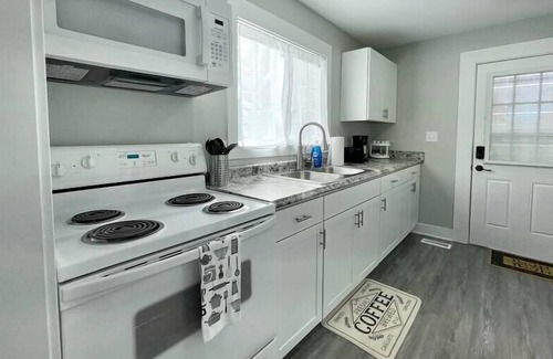 Franklin House | Rent 2 Neighboring Homes, Sleeps 13!