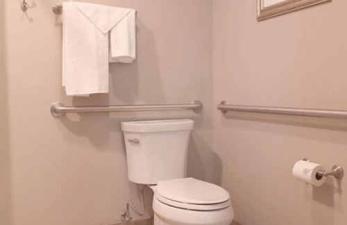 Heyburn Hotel | Book 8-11 Rooms with Kitchen & Pool - Guest Rated 9.8