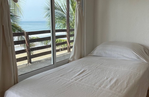 Saladita Cabin | Oceanfront Boutique Hotel with Kitchen for Family Getaways