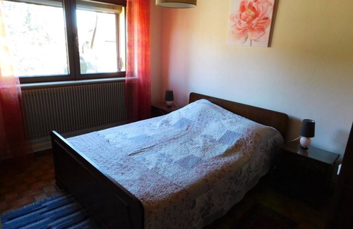 Ostheim Apartment | Cozy Gite in Ostheim with Kitchen and Child-Friendly Space