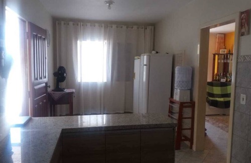 Palhoca House | Beachside Escape: Spacious 2-Floor Retreat with Kitchen