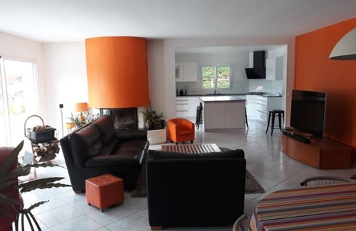 Angresse House | Relaxing Retreat with Heated Pool Steps from the Beach