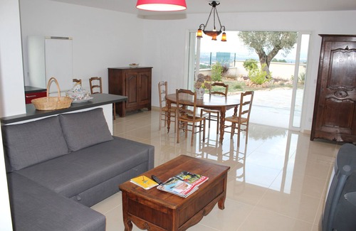 Saint-Aygulf Apartment | Cozy T3 Villa with Ocean View and Garden Retreat