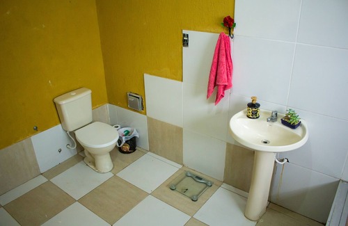 Niteroi House | Discover Comfort with Rooms in Piratininga and Pool Access