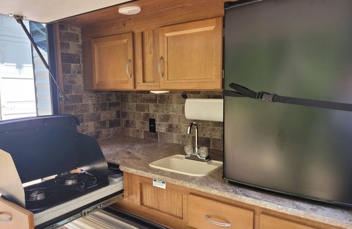 Bay Lake House | Explore Our Spacious Camper with Outdoor Kitchen & Pool!