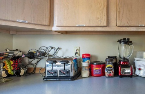 Roslyn Ridge House | Scenic View Cabin with Hot Tub Near Beach and Hiking Trails