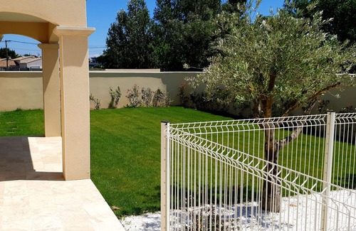 Vedene Villa | Family-Friendly Villa with Pool for Memorable Getaways