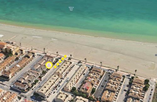 Santa Pola House | Elegant Gran Casa with Terrace - 4-Star Family Retreat