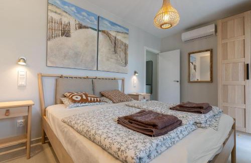 Santa Pola House | Elegant Gran Casa with Terrace - 4-Star Family Retreat