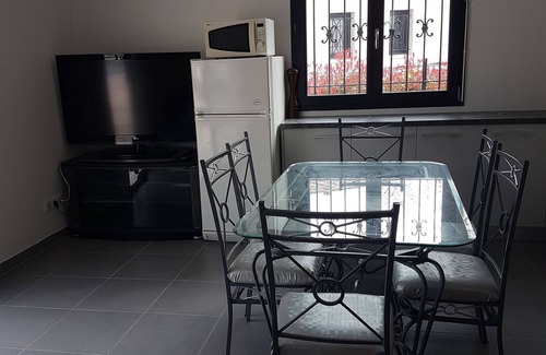 La Crau Apartment | Top-Rated Air-Conditioned Studio with Oceanfront Pool