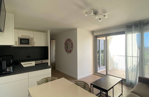 Palavas-les-Flots Apartment | Cozy F2 Rental by the Sea with Pool and Child-Friendly Perks