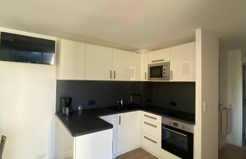 Palavas-les-Flots Apartment | Cozy F2 Rental by the Sea with Pool and Child-Friendly Perks