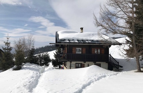 Hauteluce Apartment | Cozy Rental for 4 in Savoyard Chalet with Mont Blanc View