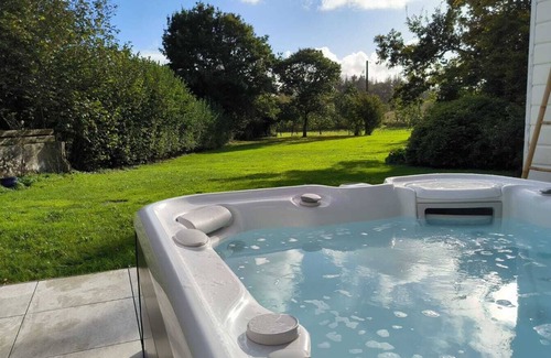 Saint-Segal House | Rental Gîte 6 persons with SPA/Jacuzzi