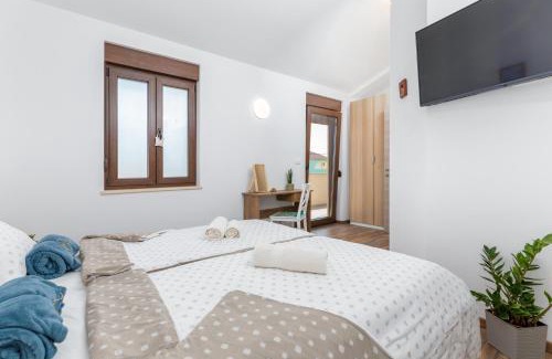 Valbandon House | Oceanfront Escape at Rental House Nada - Rated 10/10!