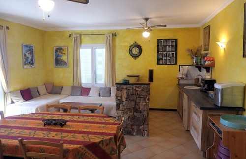 Galeria Apartment | Inviting Oceanfront Rental for 2 to 8 Guests with Terrace