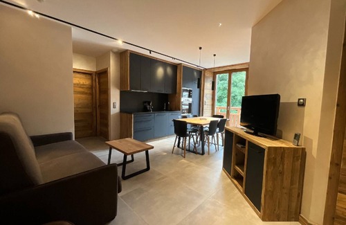 Rochesson House | Gîte n° 6: Enjoy a Private Bath & Lake View Retreat