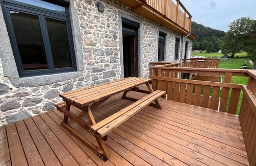 Rochesson House | Gîte n° 6: Enjoy a Private Bath & Lake View Retreat