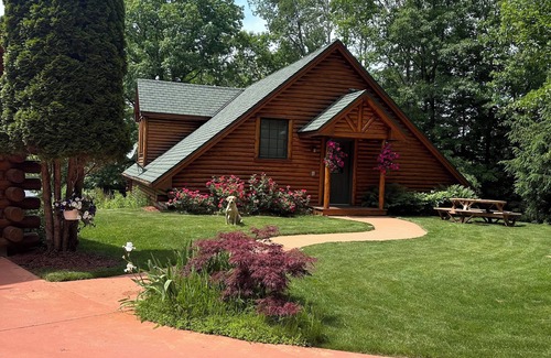 Empire Cabin | All-Season Cabin Rentals with Pool and Ocean Views