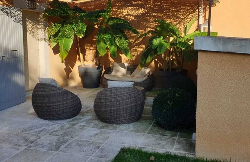 Sarrians House | Exquisite Provencal Villa with Pool and Garden Oasis
