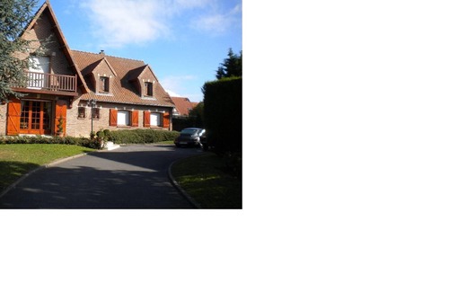 Dainville House | Comfortable Room for Students with Essential Amenities