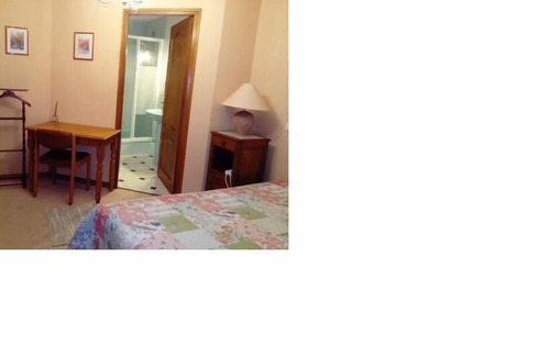 Dainville House | Comfortable Room for Students with Essential Amenities