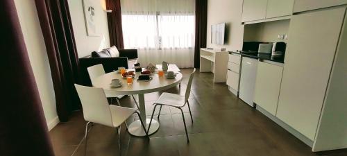 Campana Hotel | Top-Rated Rental Suites Campana with Pool & Hot Tub