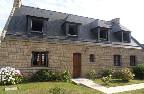 Larmor-Plage Apartment | Seaside Retreat with Pool & Spa | Guest Rated 10/10