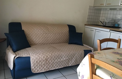 Mouries Apartment | Relaxing Retreat with Pool near Baux de Provence
