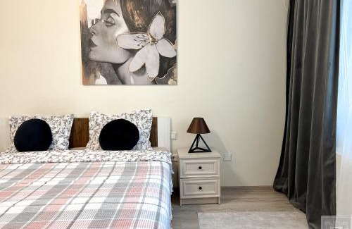Riscani Apartment | Cozy Stay at RentHouse Apartments with Child-Friendly Amenities