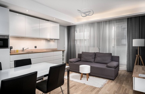 Stare Miasto Apartment | Top-Rated RentPlanet - Atal Tower with Family-Friendly Amenities