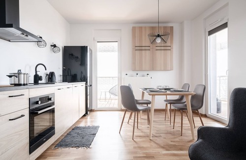 Stare Miasto Apartment | Top-Rated RentPlanet - Atal Tower with Family-Friendly Amenities