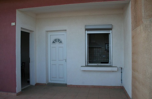 Leucate Apartment | Beachfront T3 at Leucate: Pet-Friendly with Pool & Spa