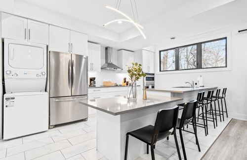 Downtown London Condo | RentX|Suite Dreams - Downtown/Parking/Wi-Fi/2Bed