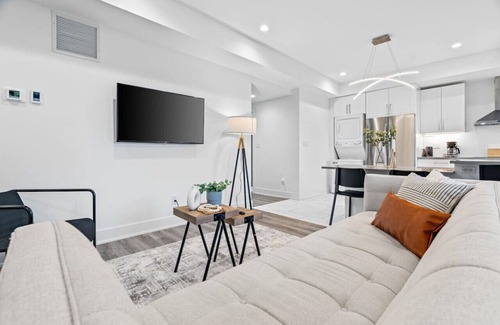 Downtown London Condo | RentX|Suite Dreams - Downtown/Parking/Wi-Fi/2Bed