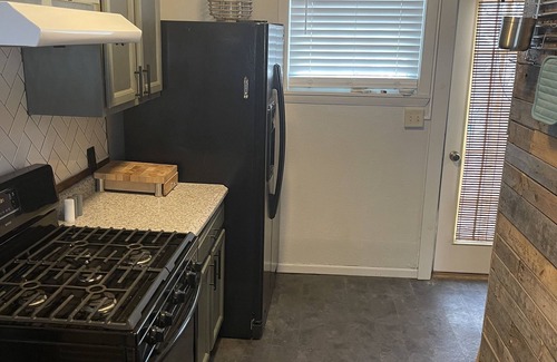 Davenport House | Guest-Focused Renwick Mansion with Kitchen Amenities