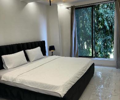 Mallam Apartment | Relax at REOs Smart Haven with Inviting Pool Retreat