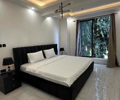 Mallam Apartment | Relax at REOs Smart Haven with Inviting Pool Retreat