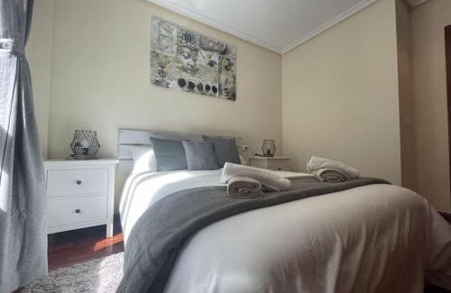Bilbao Apartment | Family-Friendly Stay at República de Begoña - 4 Stars