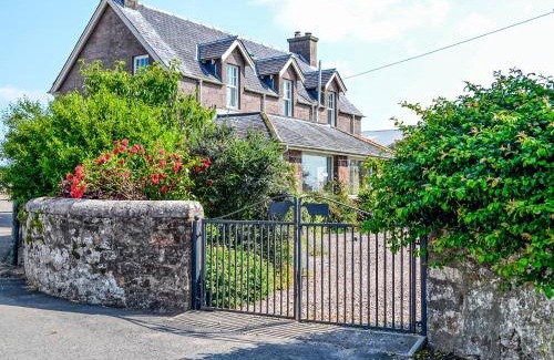 Lockerbie House | Top-Rated Family Retreat at Repentance View Awaits You