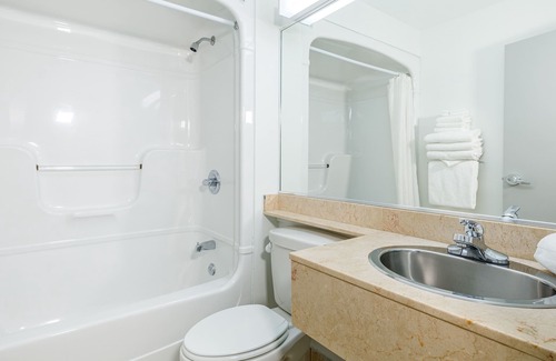 Duberger-Les Saules Hotel | Inviting Repotel Henri IV Québec with Family-Friendly Amenities